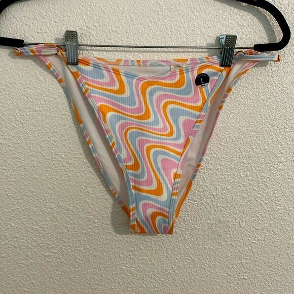 NWOT- Hollister adjustable strap wavy bikini bottoms- Size large - Picture 1 of 7
